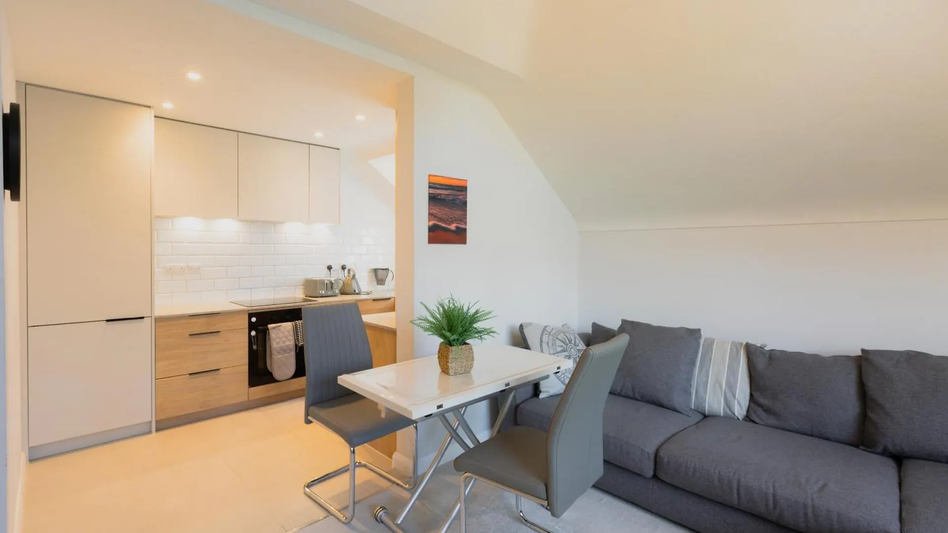 Central And Peaceful Two Bedroom Flat In Town Bournemouth United Kingdom