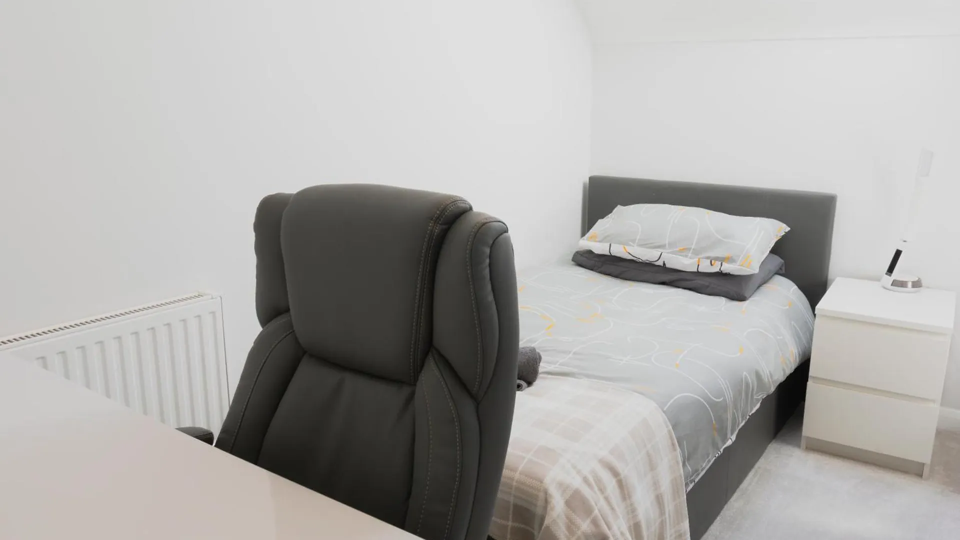 Central And Peaceful Two Bedroom Flat In Town Bournemouth Apartment